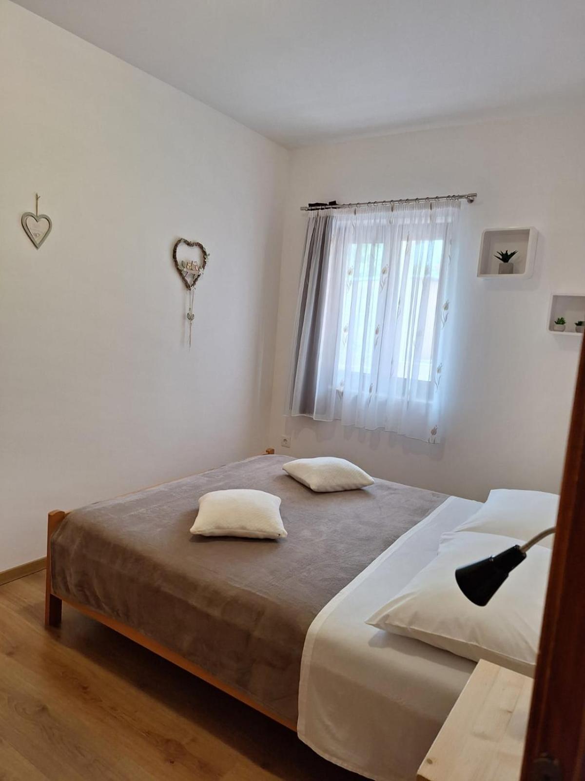 Apartman Paola Malinska Kültér fotó